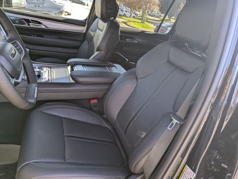 New 2025 Jeep Wagoneer Series II w/ Convenience Group I image 18