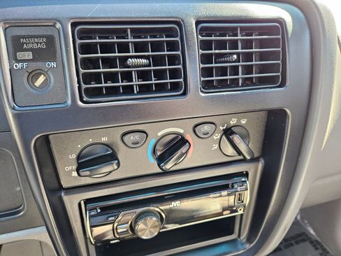 Used 2002 Toyota Tacoma 2WD Regular Cab image 19
