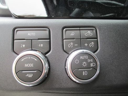 New 2026 GMC Sierra 1500 Elevation w/ Elevation Premium Package AWD/4WD image 17