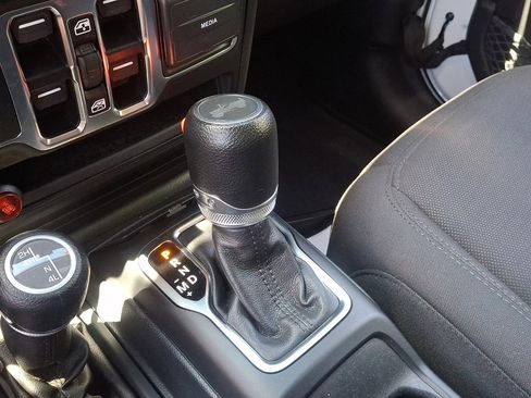 Used 2022 Jeep Wrangler Unlimited Sport AWD/4WD image 30