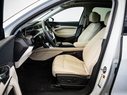 Used 2021 Audi e-tron Premium w/ Convenience Plus Package image 20