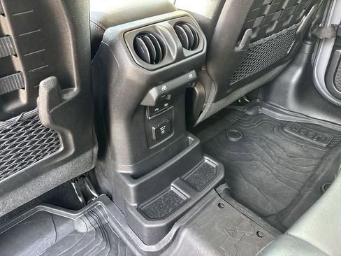 Used 2019 Jeep Wrangler Unlimited Rubicon w/ Dual Top Group image 22