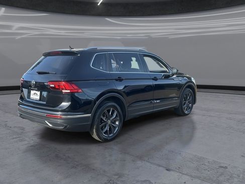 Used 2023 Volkswagen Tiguan SE w/ Panoramic Sunroof Package FWD image 5