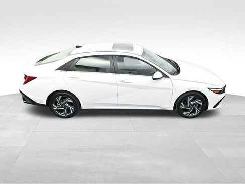 Used 2025 Hyundai Elantra SEL FWD image 30