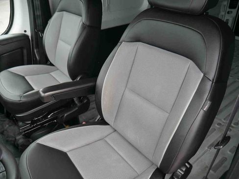 Used 2025 RAM ProMaster 2500 w/ Convenience Group image 28