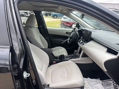 Used 2025 Toyota Corolla Cross LE w/ Moonroof Package FWD image 20