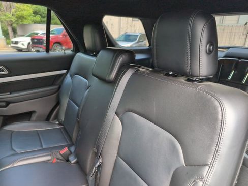 Used 2017 Ford Explorer XLT w/ Equipment Group 202A AWD/4WD image 22