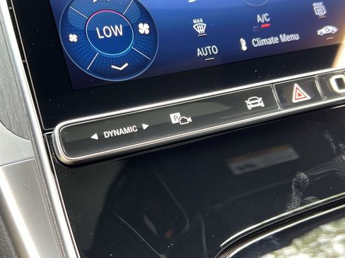 New 2025 Mercedes-Benz C 300 4MATIC Sedan image 32