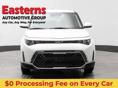 Used 2023 Kia Soul LX w/ LX Technology Package FWD image 2