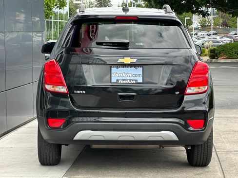 Used 2019 Chevrolet Trax LT w/ LT Convenience Package FWD image 4