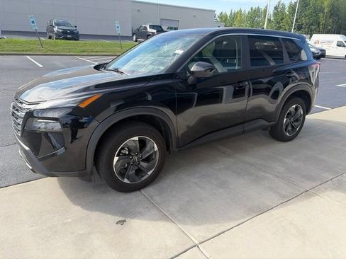 Used 2025 Nissan Rogue SV FWD image 3
