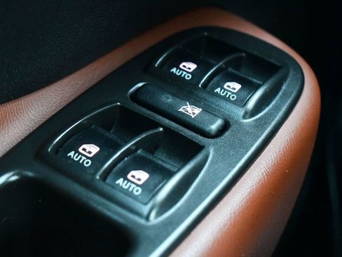 Used 2014 FIAT 500L Trekking w/ Popular Equipment Group image 39