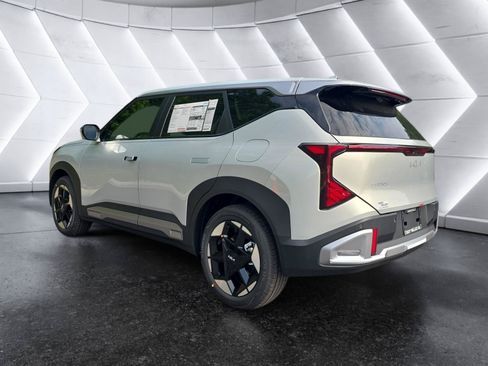 New 2027 Kia Seltos S FWD image 3