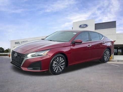 Used 2023 Nissan Altima 2.5 SV FWD image 3