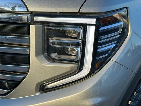 Used 2025 GMC Sierra 1500 SLT image 8