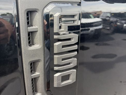 New 2026 Ford F250 Lariat w/ Black Appearance Package AWD/4WD image 9