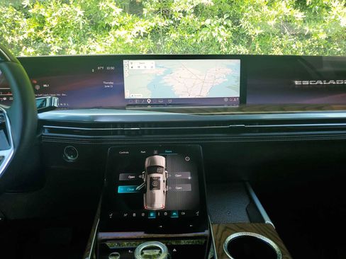 Used 2025 Cadillac Escalade Sport Platinum AWD/4WD image 18