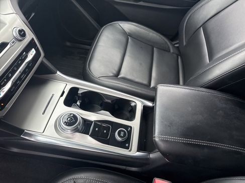 Certified 2022 Ford Explorer XLT w/ Equipment Group 202A image 23