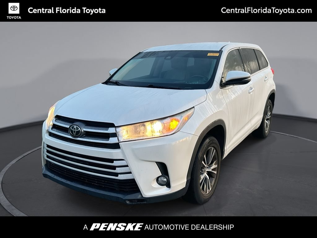 Used 2017 Toyota Highlander Plus FWD image 1