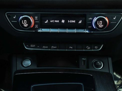 Used 2023 Audi Q5 2.0T Premium w/ Convenience Package image 18