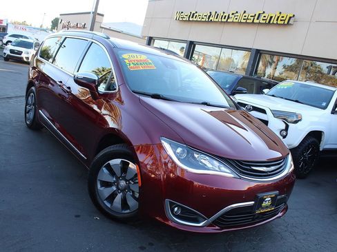 Used 2017 Chrysler Pacifica Platinum image 47