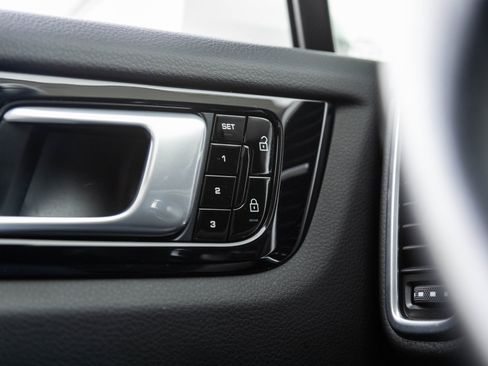 Certified 2021 Porsche Cayenne image 18