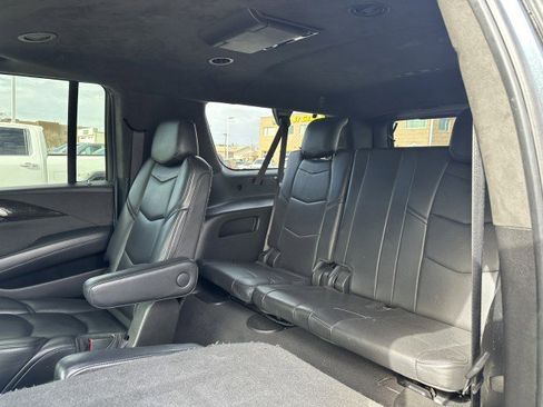 Used 2019 Cadillac Escalade ESV Platinum image 17