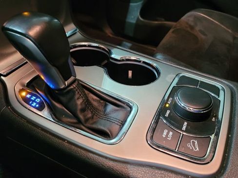 Used 2018 Jeep Grand Cherokee Altitude image 40