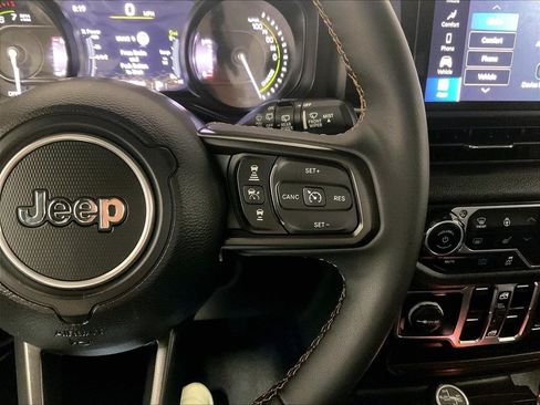 Used 2024 Jeep Wrangler Unlimited w/ Convenience Group AWD/4WD image 23