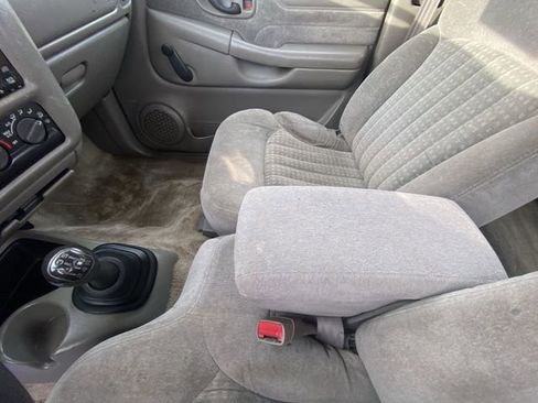 Used 2001 Chevrolet S10 Pickup LS w/ Preferred Equipment Group RWD image 19