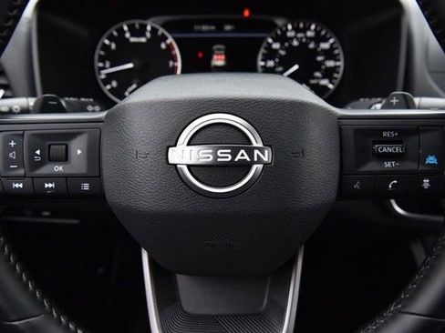 Certified 2025 Nissan Rogue SV image 18