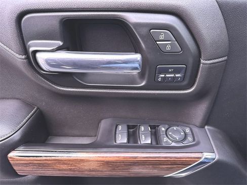 Used 2019 Chevrolet Silverado 1500 High Country w/ Technology Package image 24