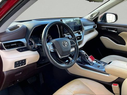 Used 2021 Toyota Highlander Platinum AWD/4WD image 17