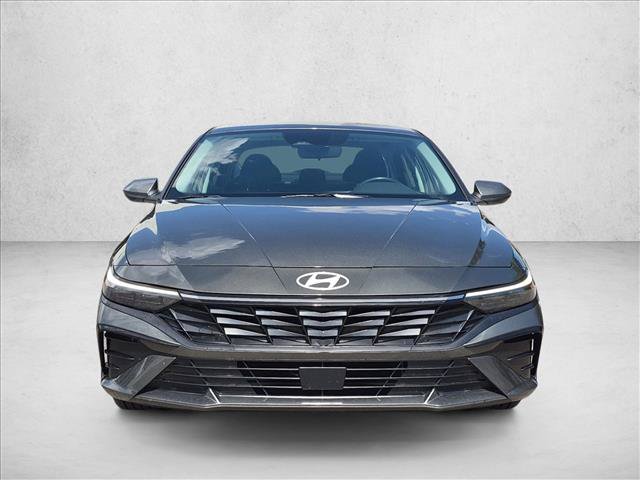 Used 2025 Hyundai Elantra SEL FWD image 2