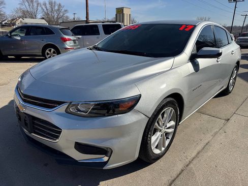 Used 2017 Chevrolet Malibu LT image 3