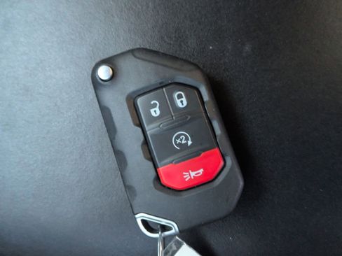 Used 2021 Jeep Wrangler Unlimited Sahara image 38