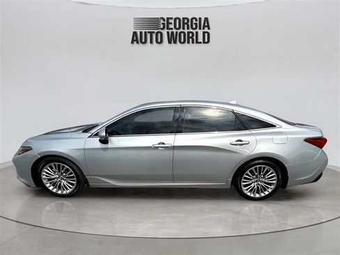Used 2019 Toyota Avalon Limited image 2