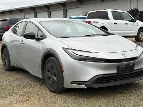Used 2024 Toyota Prius LE image 2