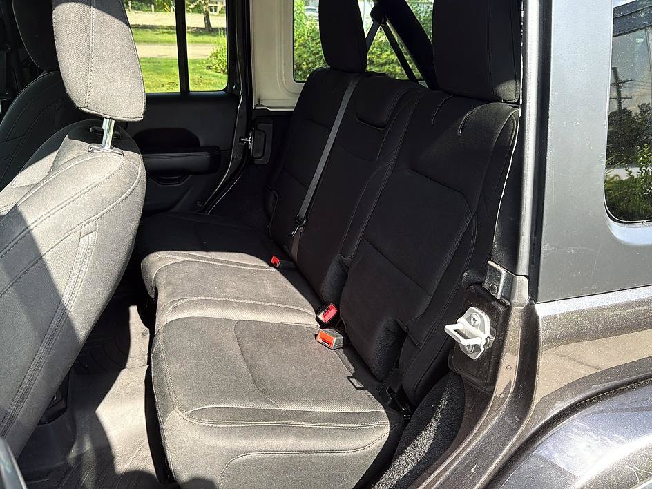 Used 2020 Jeep Wrangler Unlimited Sahara AWD/4WD image 30