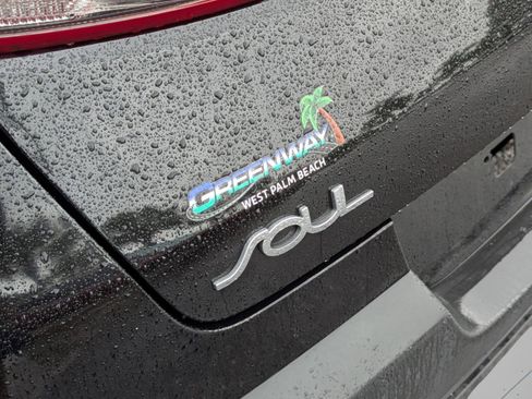 Certified 2022 Kia Soul LX image 28