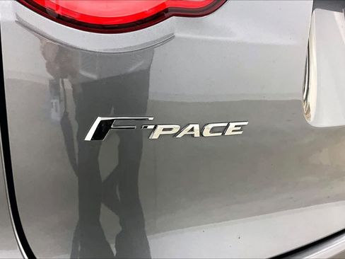 Used 2017 Jaguar F-PACE Prestige image 9