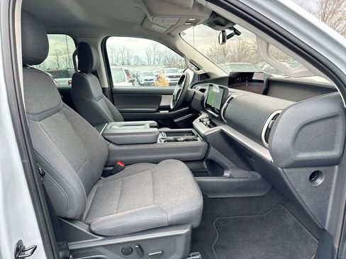 Used 2025 Ford Expedition Active AWD/4WD image 22