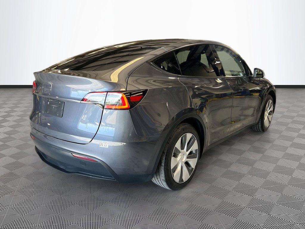 Used 2023 Tesla Model Y 2WD image 7