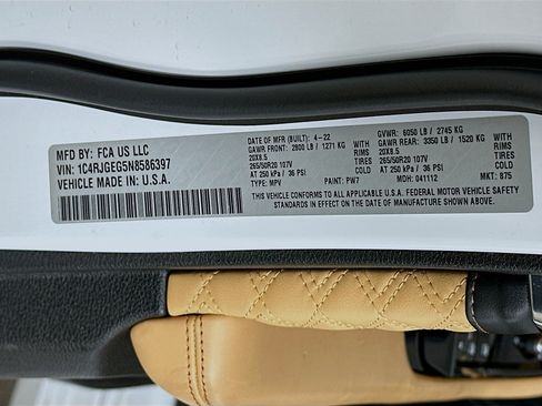 Used 2022 Jeep Grand Cherokee Summit w/ Luxury Tech Group V image 12