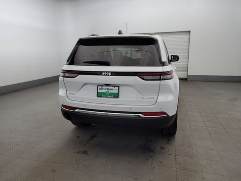 Used 2023 Jeep Grand Cherokee Laredo AWD/4WD image 7