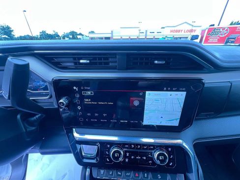 Used 2025 GMC Sierra 3500 Denali w/ Denali Reserve Package AWD/4WD image 25