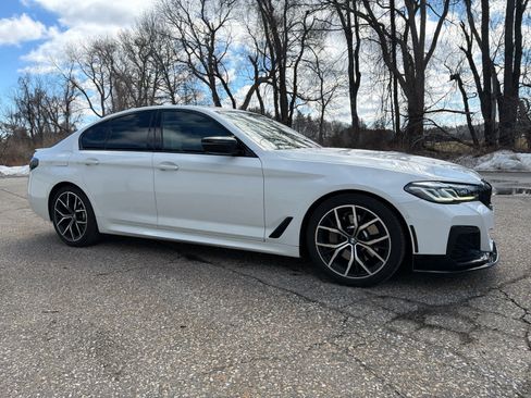 Used 2021 BMW 530i xDrive w/ M Sport Package image 7