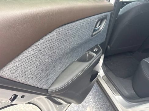 Used 2023 Nissan Rogue SV FWD image 23
