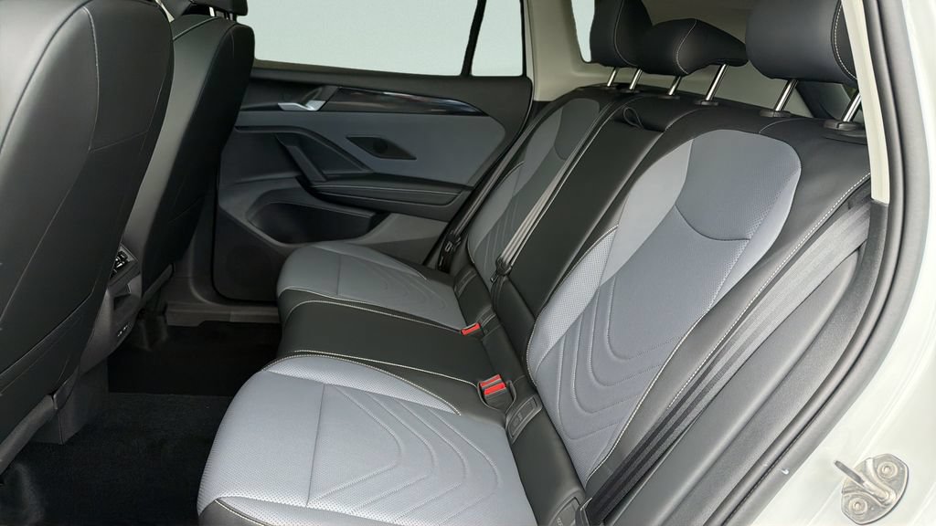 New 2026 Volkswagen Tiguan SE AWD/4WD image 32