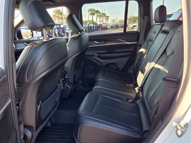 Certified 2025 Jeep Grand Cherokee Limited w/ Black Appearance Package AWD/4WD image 11